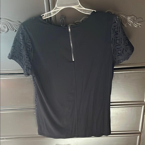 Elegant Black Patterned Top - Picture 2 of 4